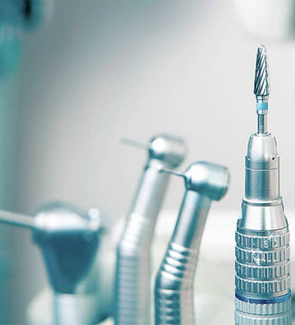 [Translate to English:] Zahnmedizinische Handstücke und rotierende Präzisionsinstrumente für die Dentaltechnik